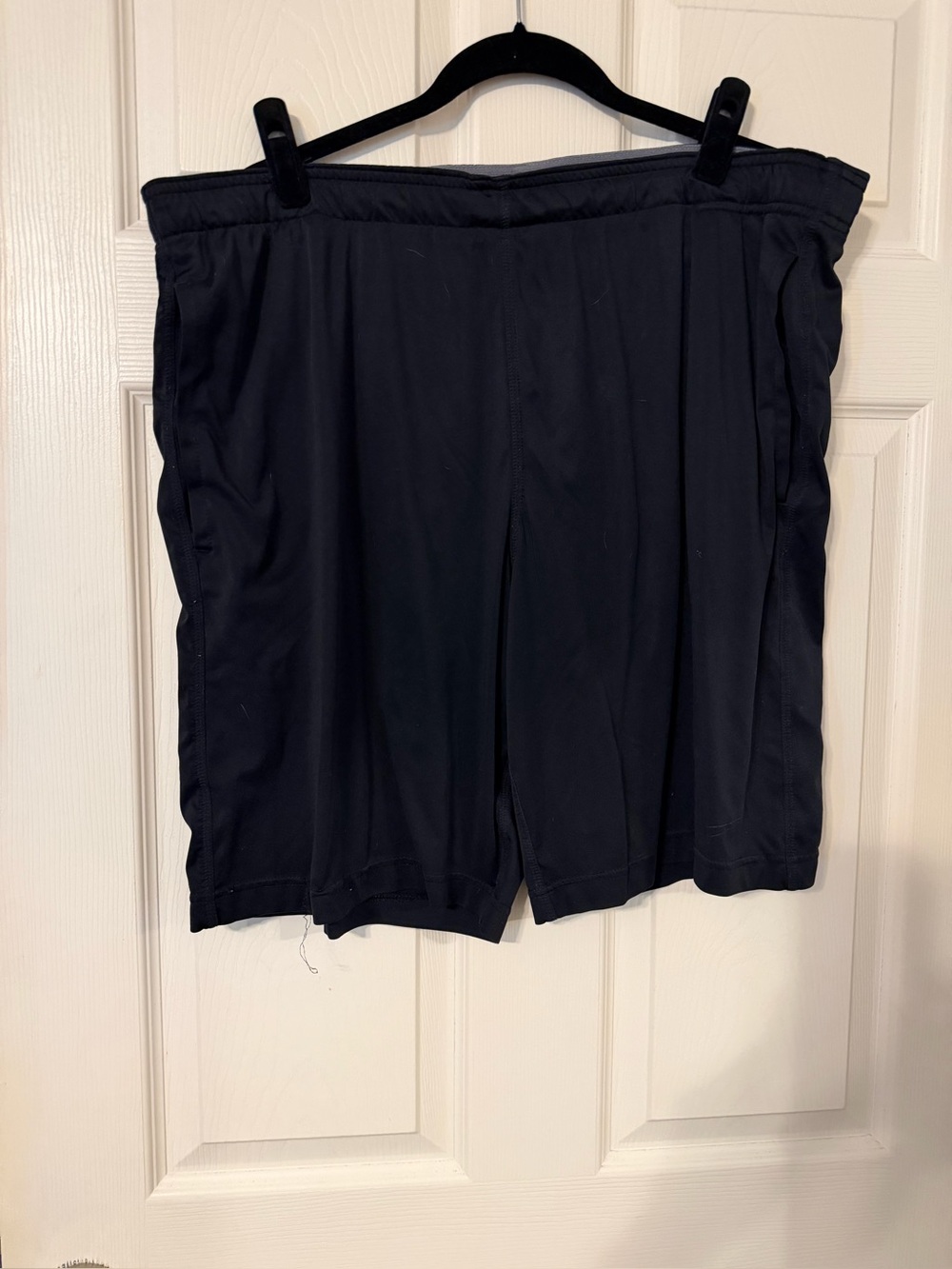 Men’s Nike basketball shorts size large in black